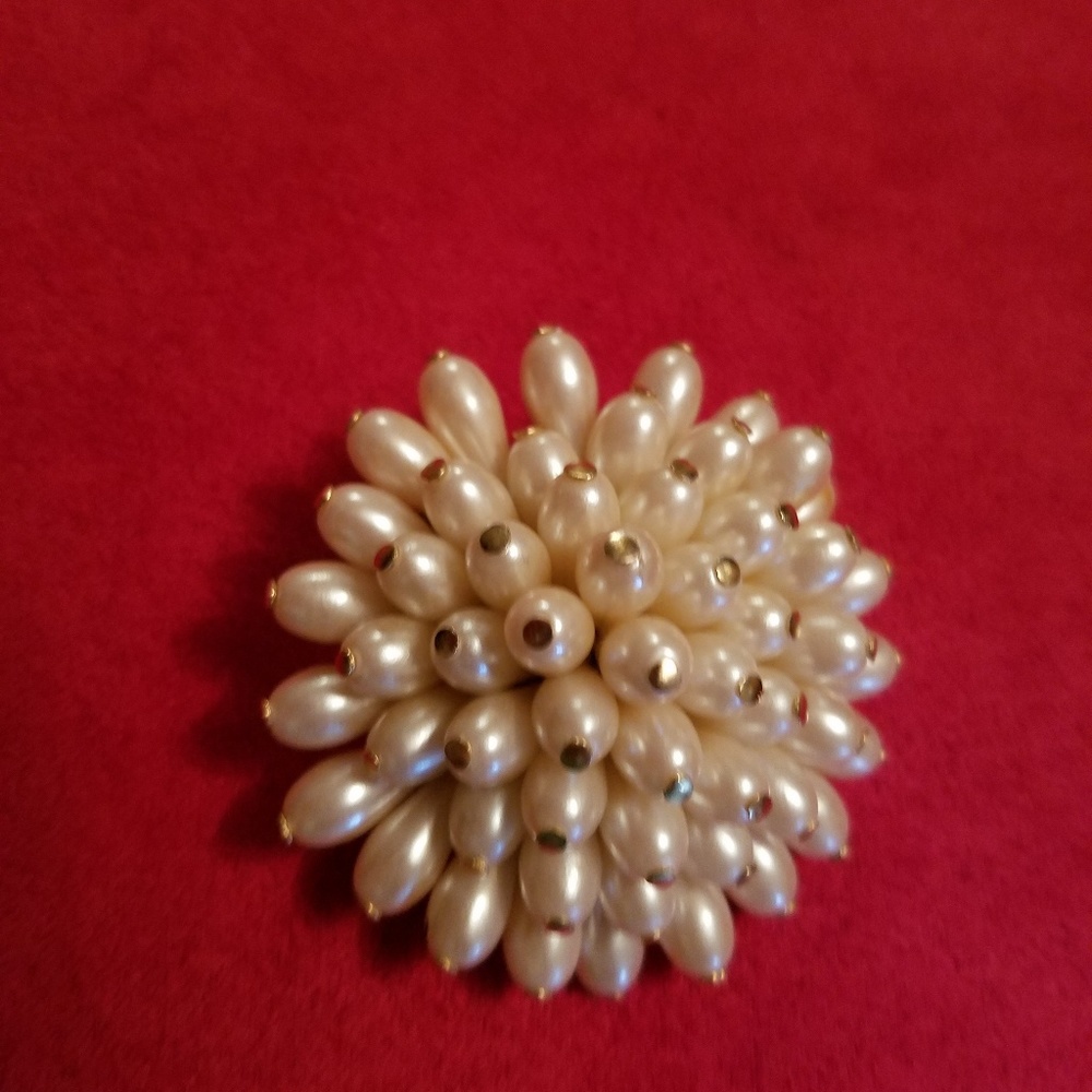 Vintage faux pearl brooch